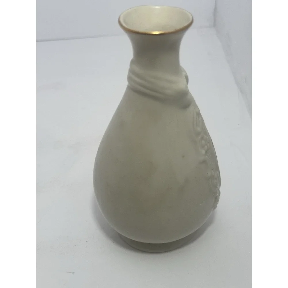 Royal Heritage Collection THE CAMEO RIBBON VASE Floral Gold Trim Porcelain Vtg